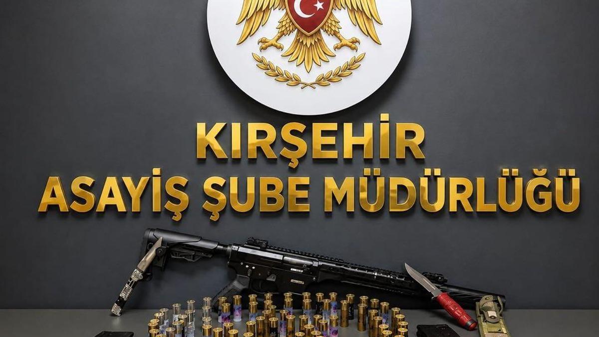 Kırşehir'de ruhsatsız silah ve uyuşturucu operasyonlarında 14 zanlı yakalandı