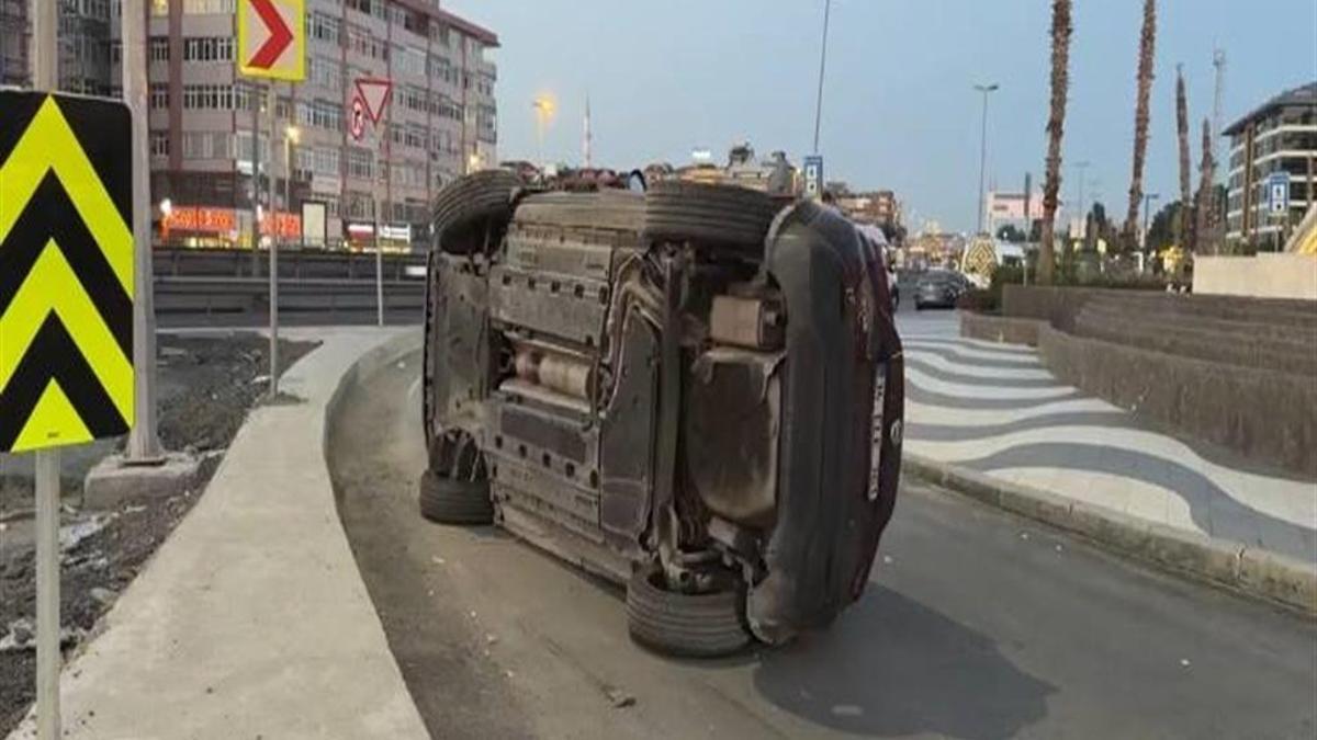 Bakırköy'de korkunç kaza: Hakimiyeti kaybedip refüje çarptı