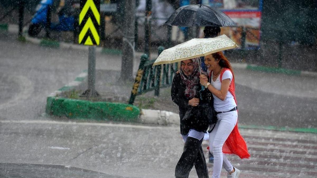 Hava durumu nasıl olacak? Fırtına var mı? Yağmur var mı? Meteoroloji hava durumunu açıkladı mı? Hangi gün fırtına çıkacak? İstanbul'da hava durumu nasıl olacak? Ankara'da hava durumu nasıl olacak? İstanbul'da yağmur var mı?