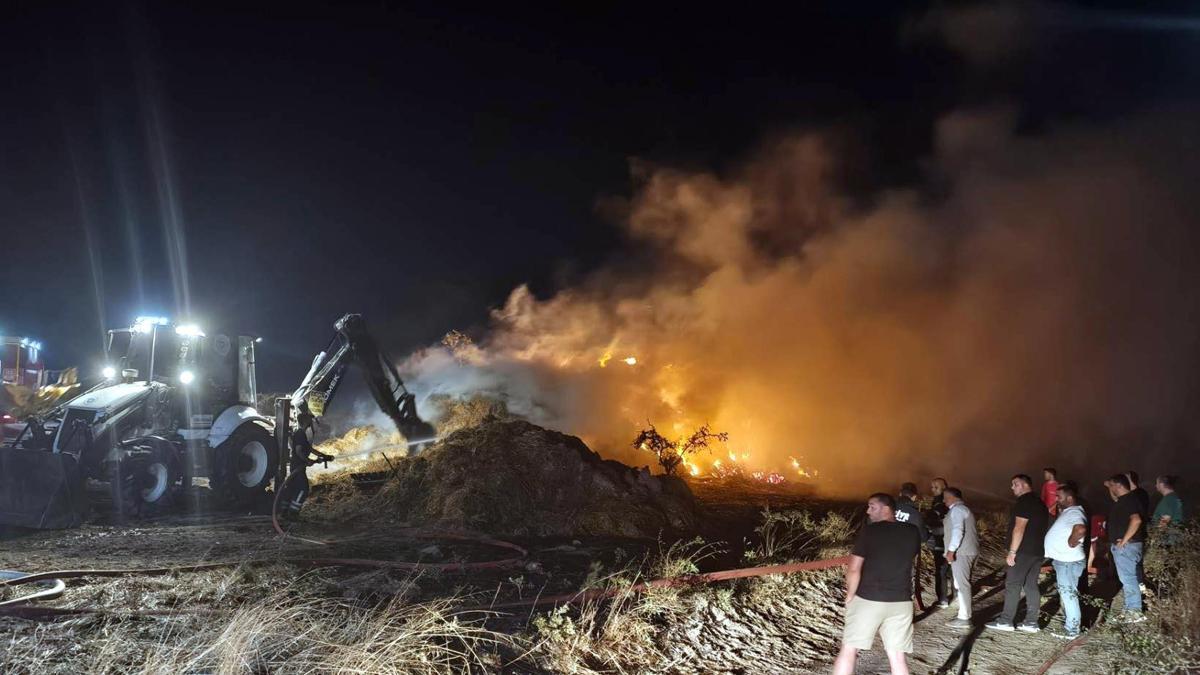 Tekirdağ'da 5 bin saman balyası yandı