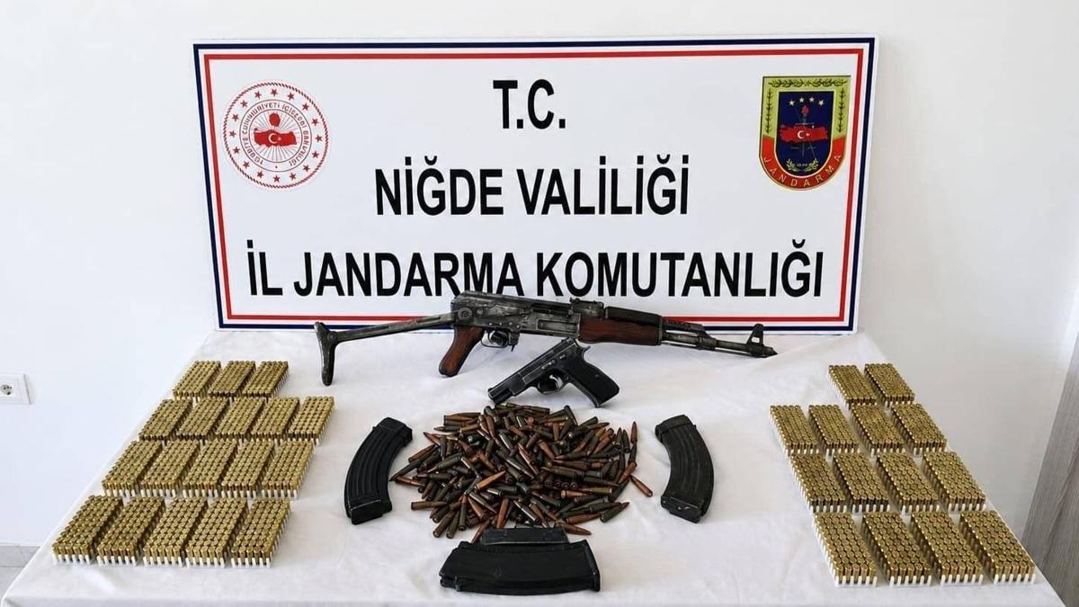 Jandarmadan ruhsatsız silah operasyonu: 2 gözaltı