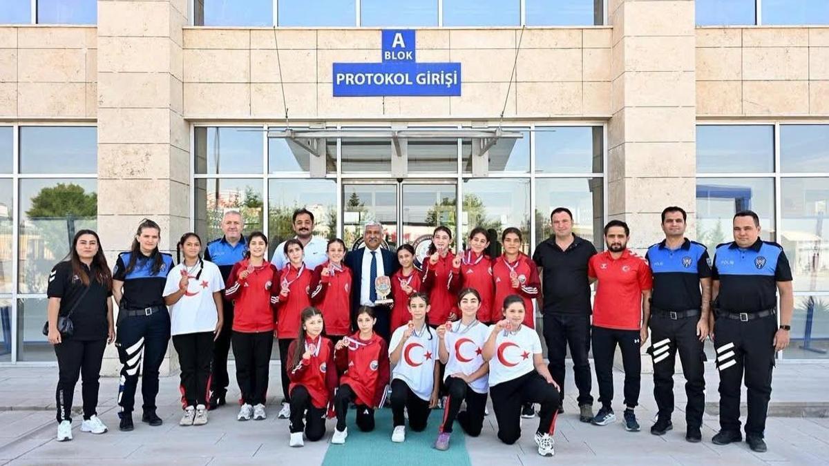 Küçük güreşçilerden büyük başarı
