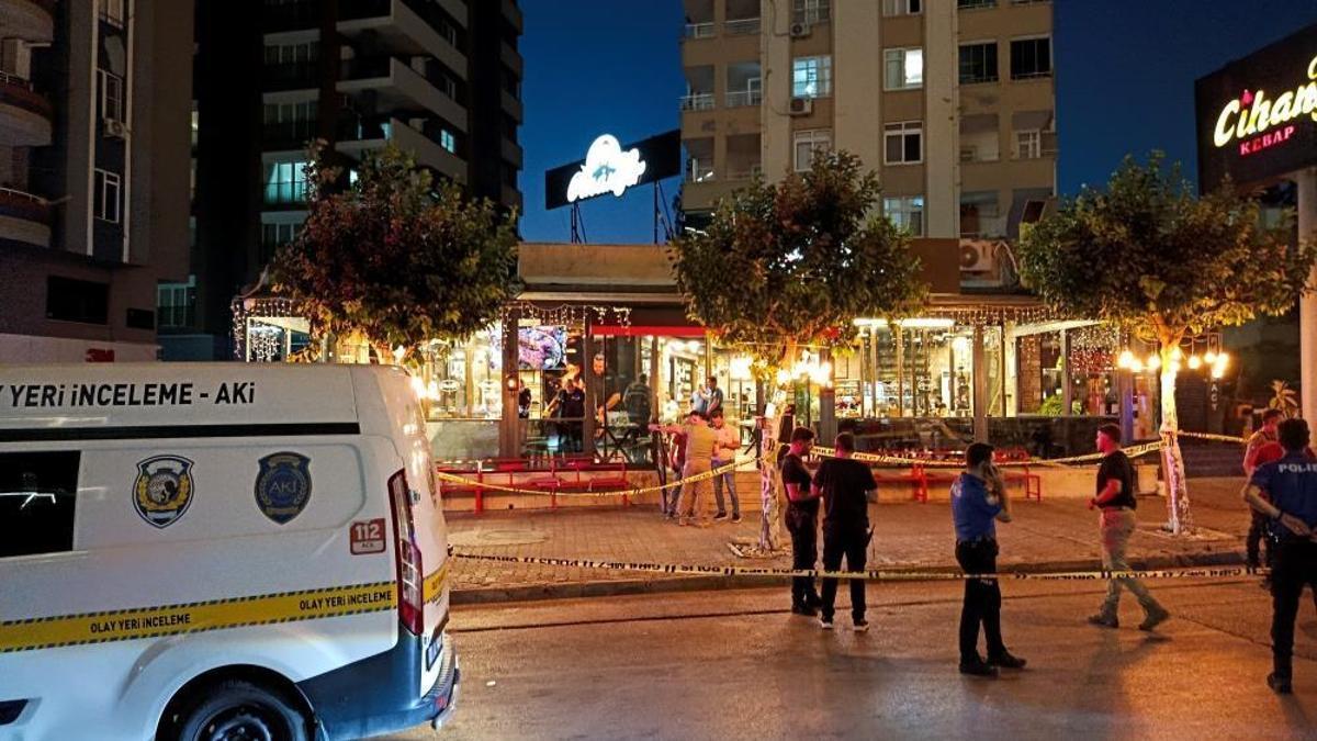 Adana'da kebapçıya kurşun yağdırdılar! Yemek yiyen 4 kişi yaralandı