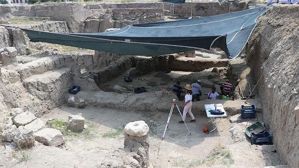 Adana’nın binlerce yıllık tarihine ışık tutulacak: Tepebağ Höyüğü’nde arkeolojik sondaj çalışmaları başlıyor!