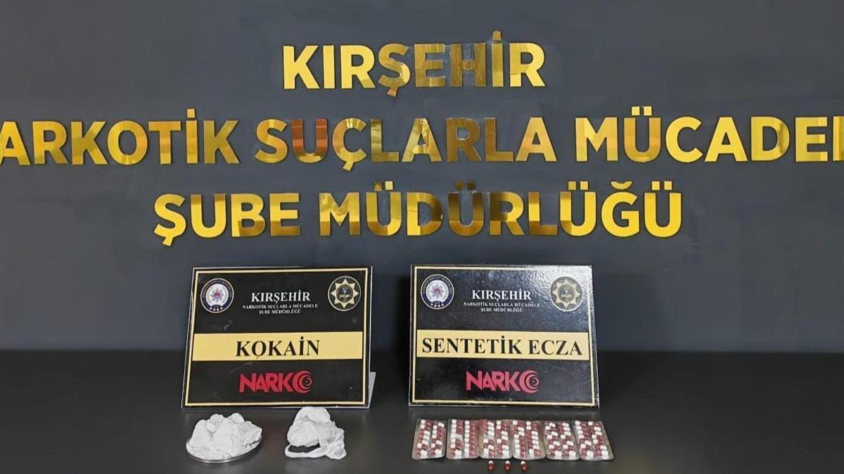 Kırşehir'de uyuşturucu operasyonunda yakalanan 2 zanlı tutuklandı