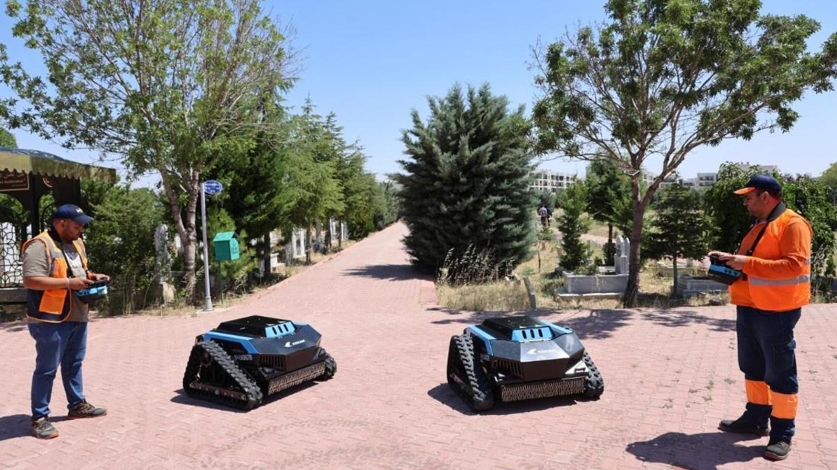Konya’da mezarlıkların bakımı artık robotlara emanet