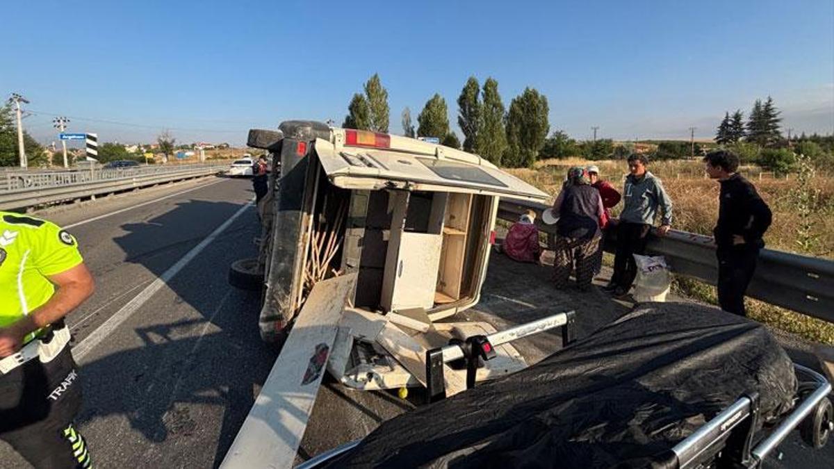 Ilgın'da tarım işçilerini taşıyan minibüs devrildi