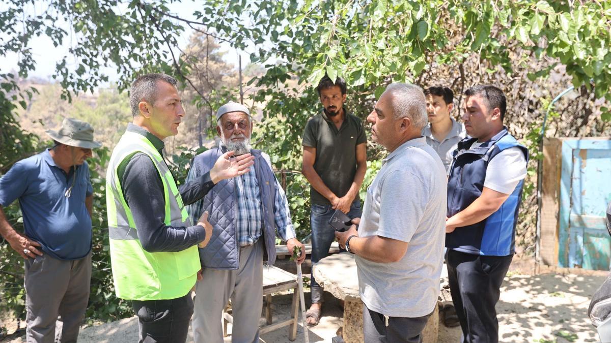 Muğla Büyükşehir Belediyesi ekipleri orman yangınından etkilenen mahallelerde incelemelerde bulundu
