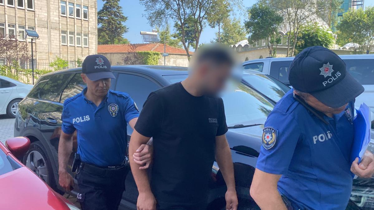 Araçtan sarkıp konvoyu çekerken, başını duraksayan minibüse çarptı