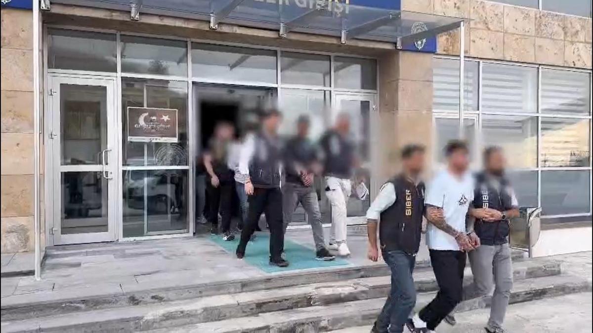 Sahte araç kiralama siteleri üzerinden dolandırıcılığa 5 tutuklama