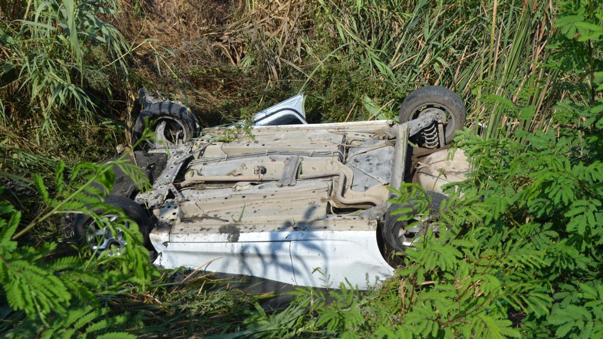 Otomobilin dereye uçtuğu kaza kamerada