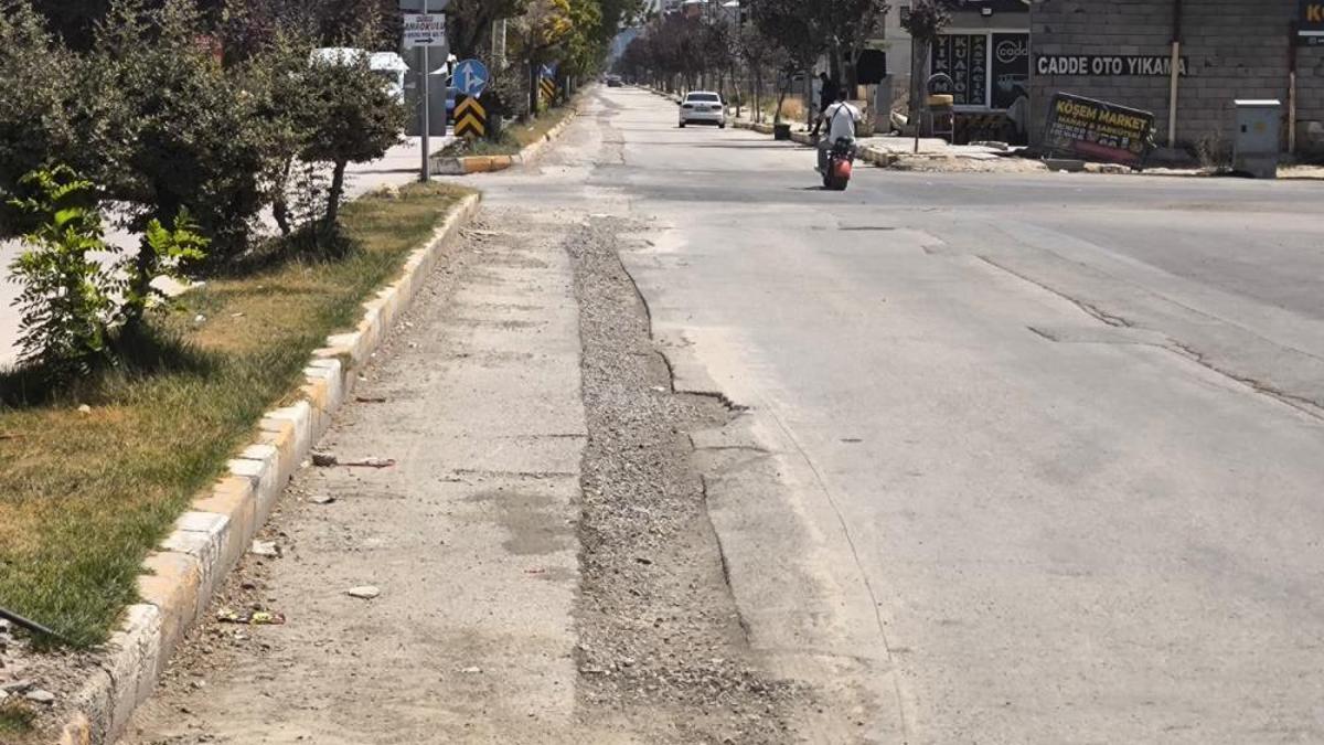 Van'da bitmeyen yol çilesi! Vatandaşın tepkisini çekiyor