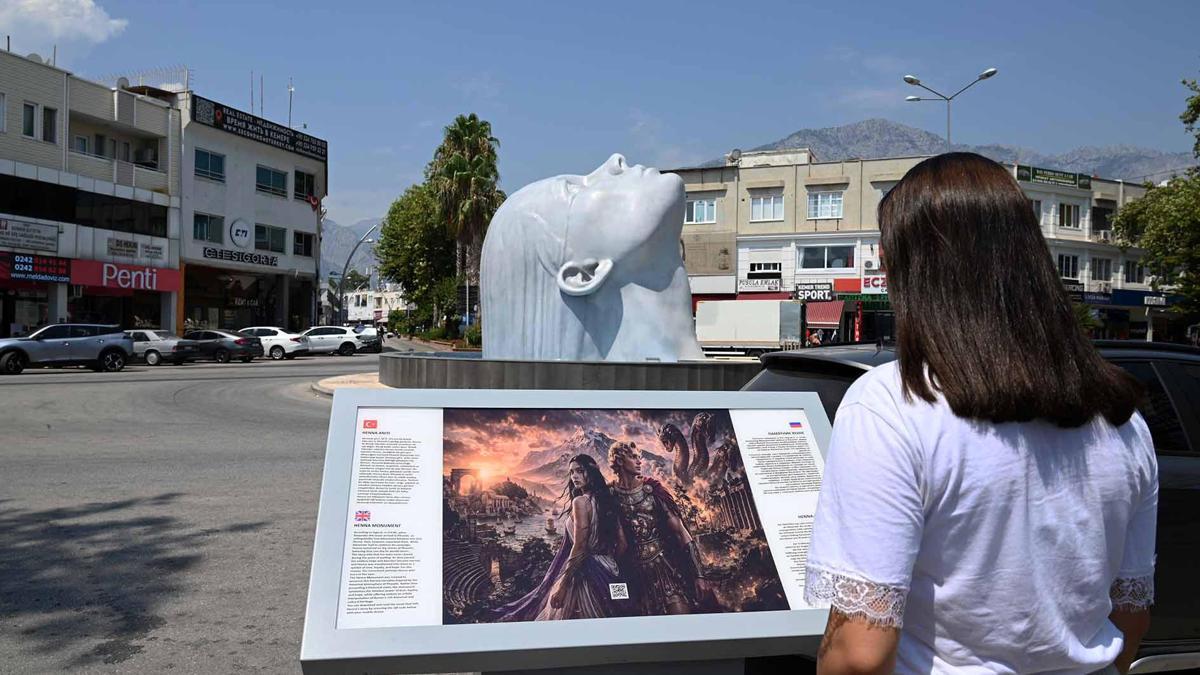 Kemer'in yeni simgesi Henna Heykeli