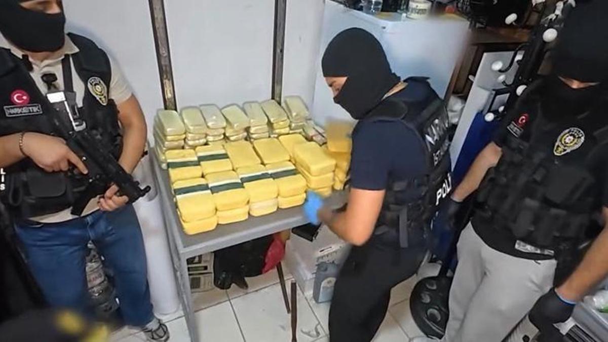 İstanbul'da zehir tacirlerine darbe! Kilolarca uyuşturucu ele geçirildi