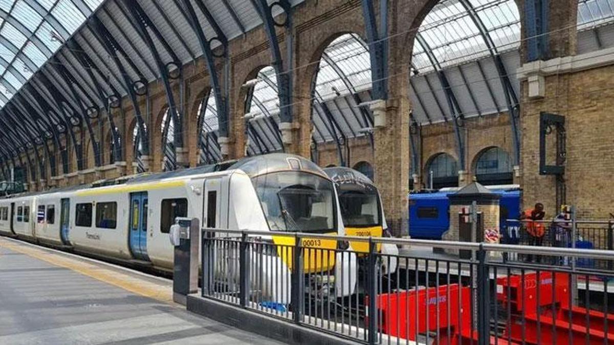 Elektrik arızası İngiltere’de tren seferlerini vurdu: Binlerce yolcu etkilendi