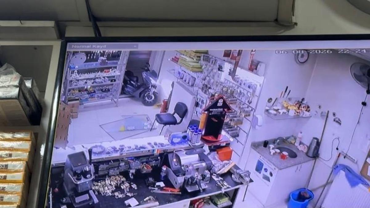 Eskişehir'de kaza sonrası güvenlik kamerası izlenirken bıçaklı kavga!