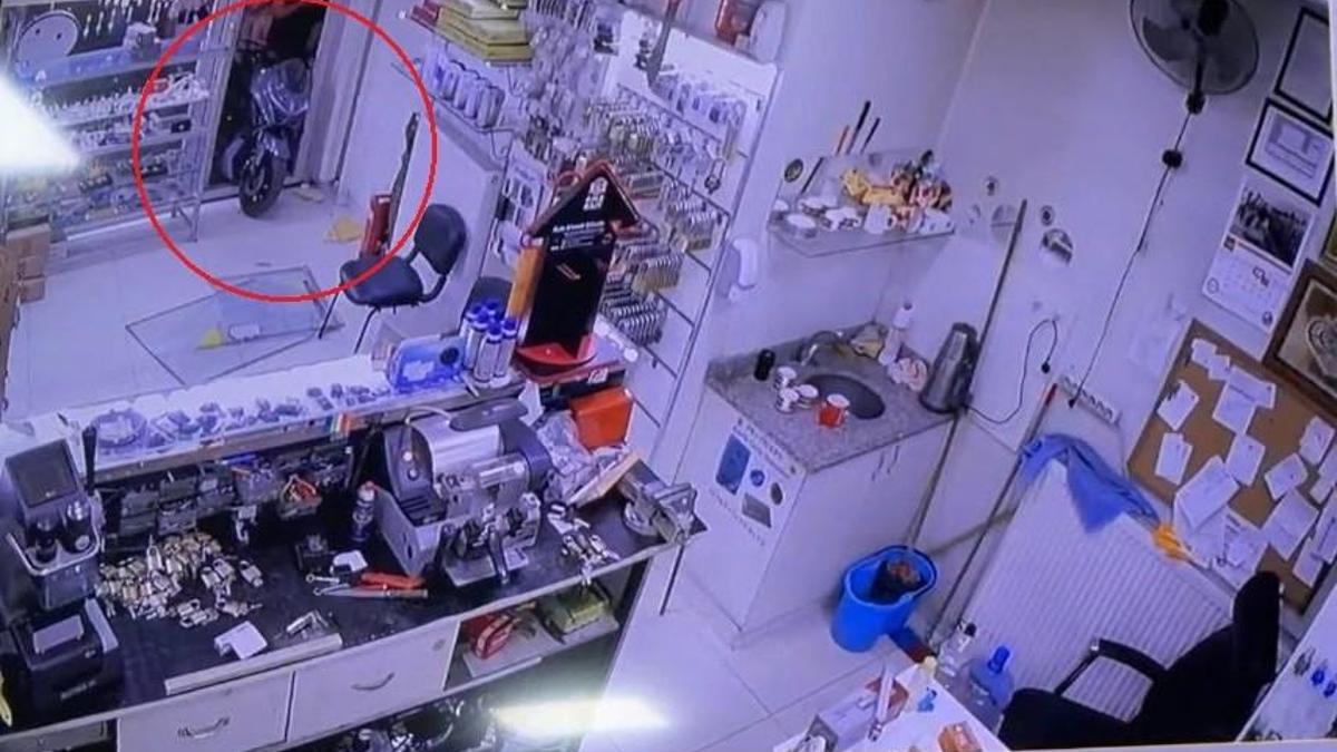 Eskişehir'de kazasının ardından çıkan bıçaklı kavga kameraya yansıdı: 2 yaralı