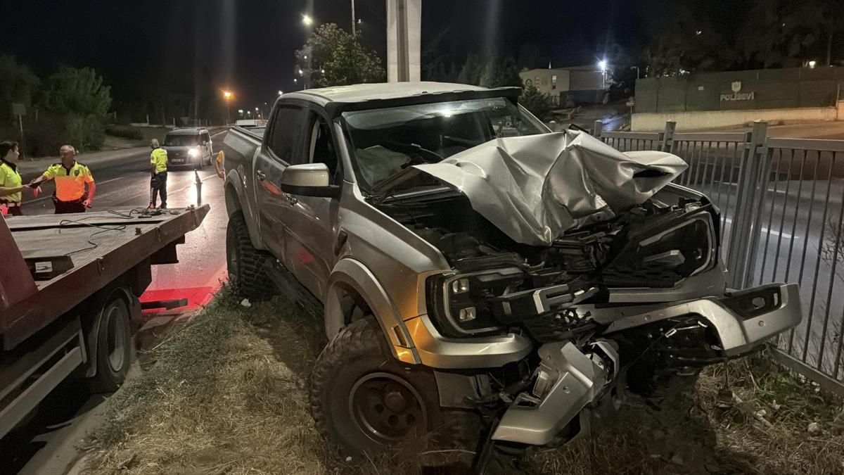 Eskişehir'de alkollü sürücü aydınlatma direğine çarptı; 1 yaralı