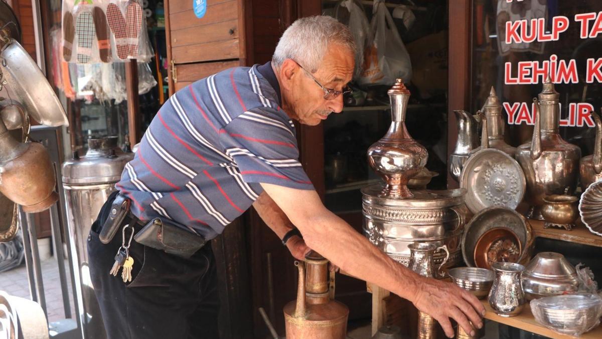 58 yıllık kalay ustası mesleğini yaşatmaya çalışıyor