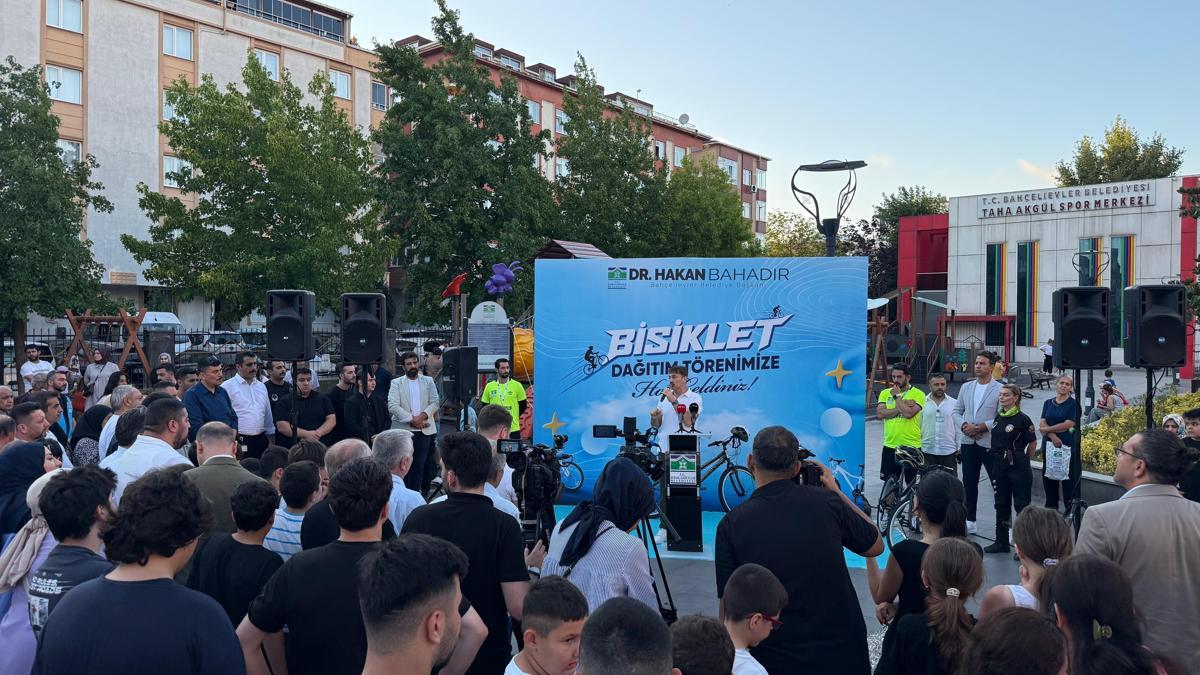 Bahçelievler’de 4 bin 300 çocuğa bisiklet dağıtıldı