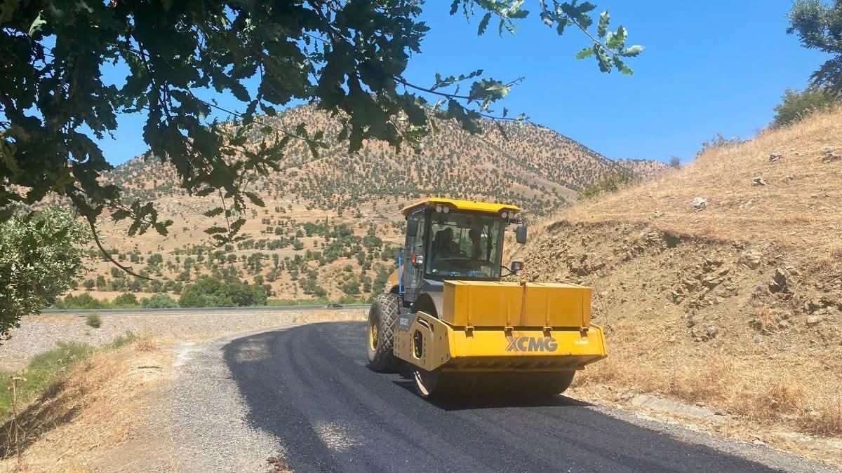 Sason'da köy yollarında bakım ve onarım çalışmaları sürüyor