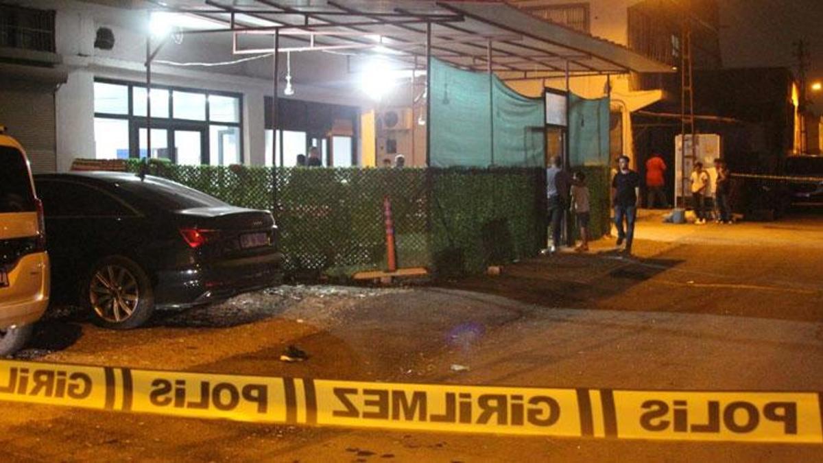 Kapüşonlu şüpheli kahvehaneye girip rastgele ateş açtı