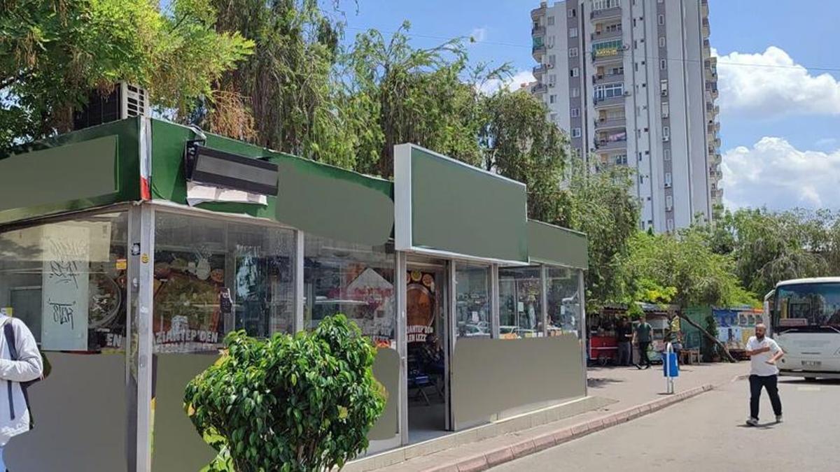 Adanalılar isyan etti! Toplu taşıma bekleyenlerin kabusu oldu