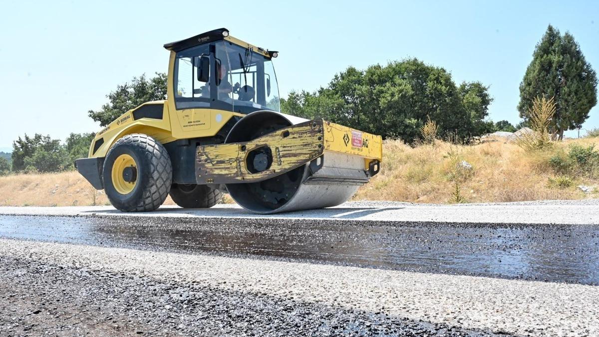 Büyükşehir Harmancık’ta da yolları yeniliyor