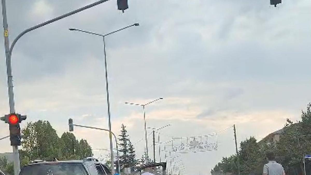 Trafikte tartıştığı kişilerin saldırısına uğrayacağını öne süren sürücü aracıyla kaçtı