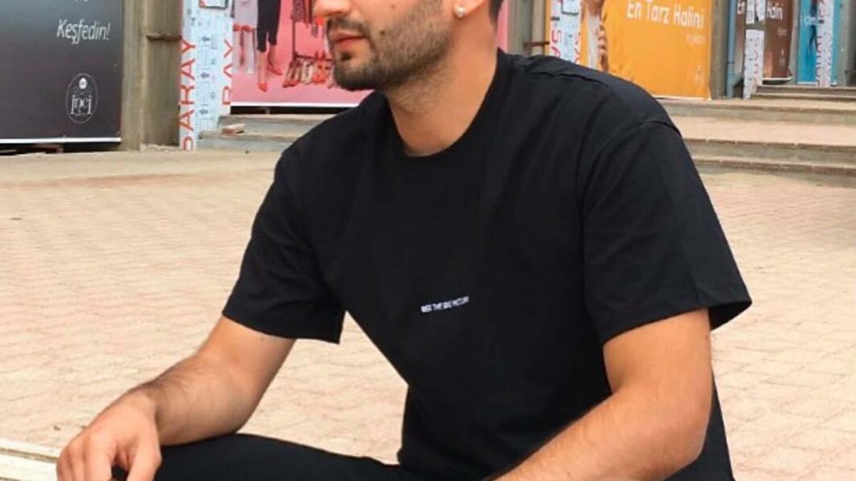 Aydın'da kırmızı ışıkta geçip, otomobile çarpan motosikletli, hayatını kaybetti