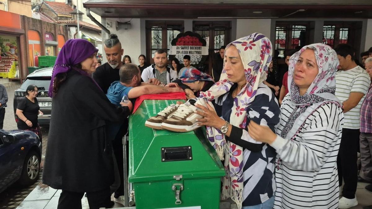 Yan yola düşüp, TIR’a çarpan otomobilin ölen sürücüsü toprağa verildi