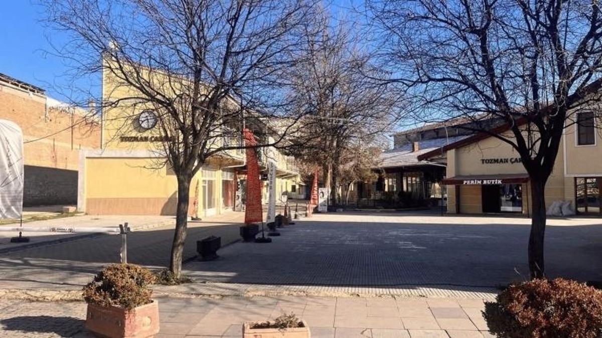 Eskişehir’in tarihi çarşısı yıkılıyor: İlk kazma vuruldu