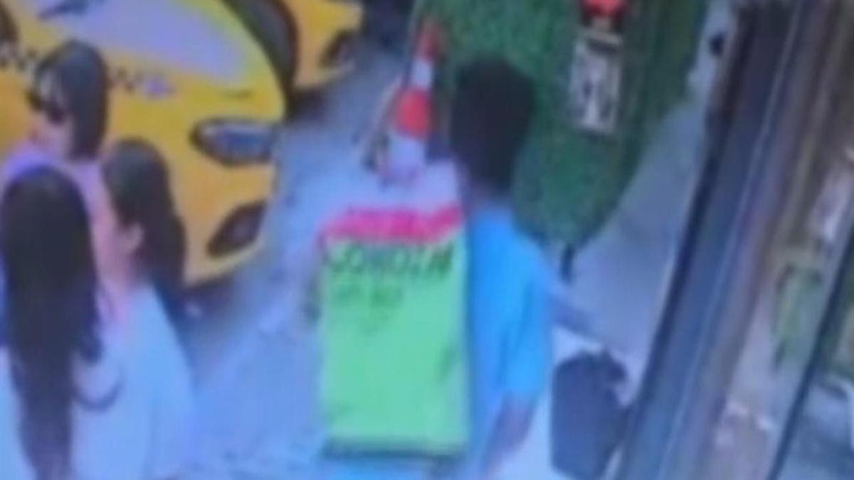 Beyoğlu'nun korkulu rüyası yakalandı: Yankesicilik yaparken görüntülendi