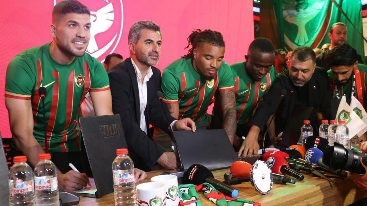 Amedspor'dan imza şov! 5 yeni transfer kadroya katıldı