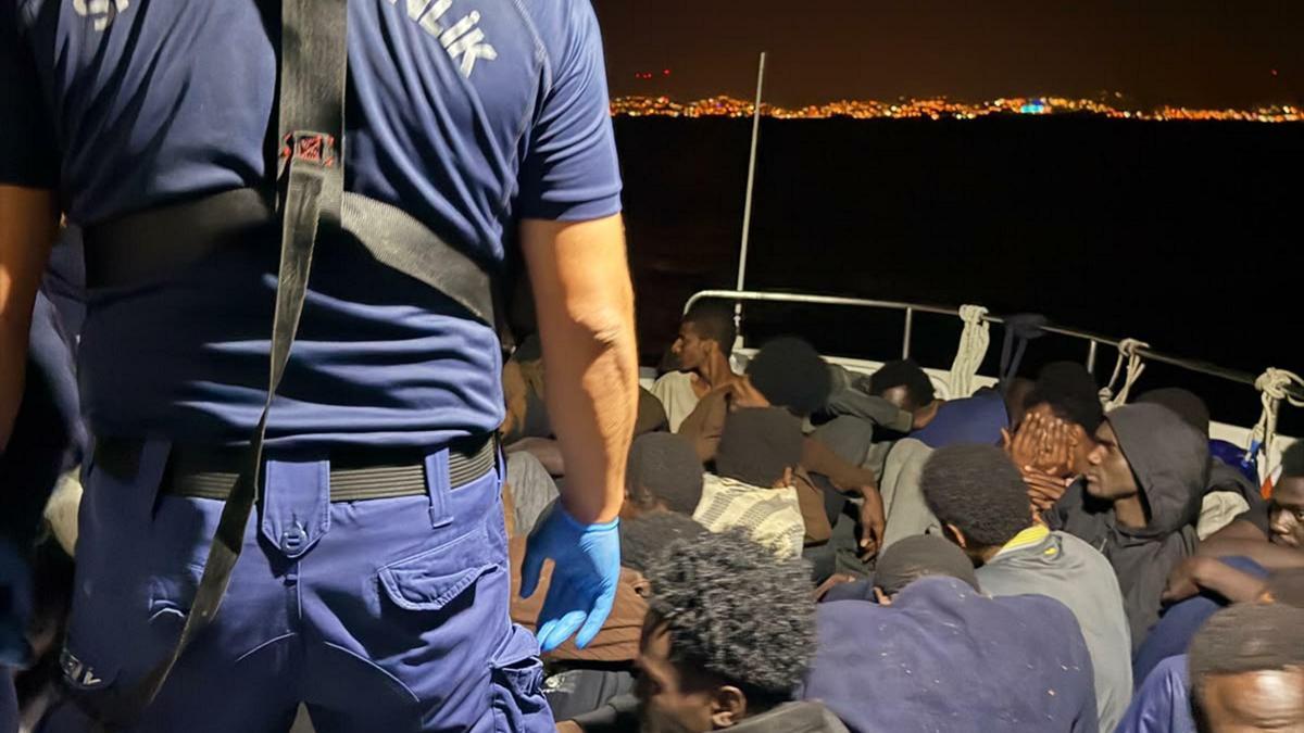Kuşadası açıklarında 29 kaçak göçmen yakalandı
