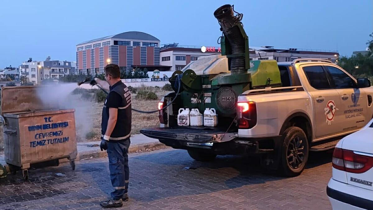 Didim Belediyesi'nden sinek ve haşerelere karşı mücadele