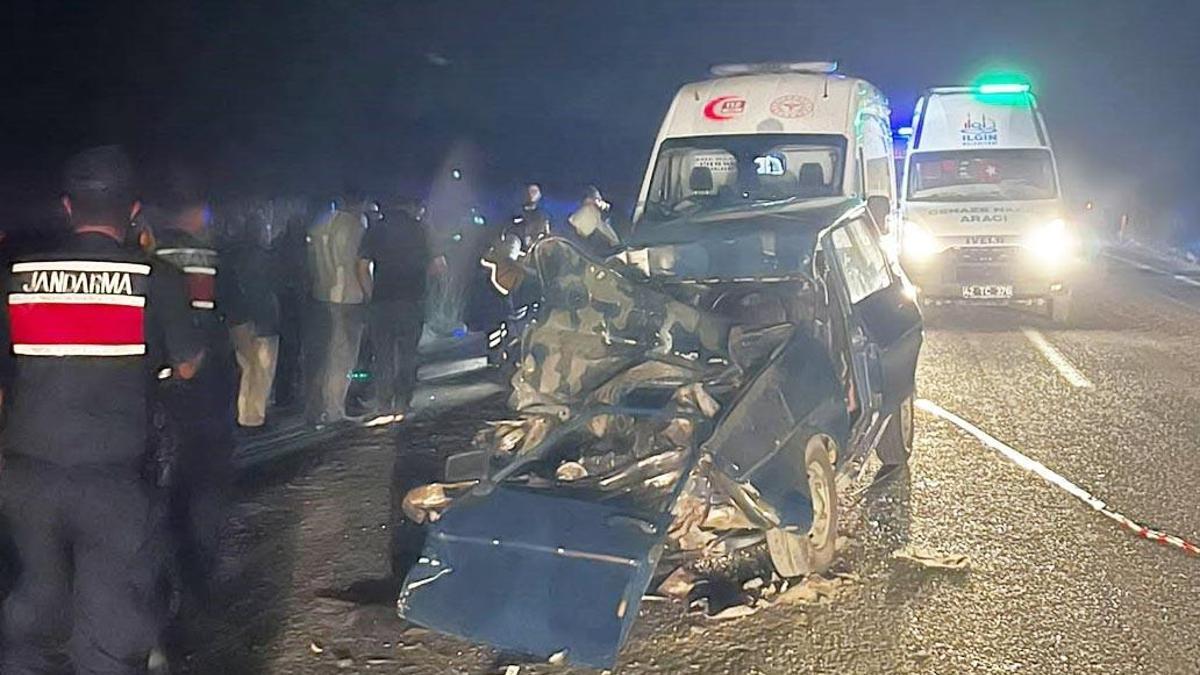 Traktörün römorkuna çarpan otomobildeki çift öldü