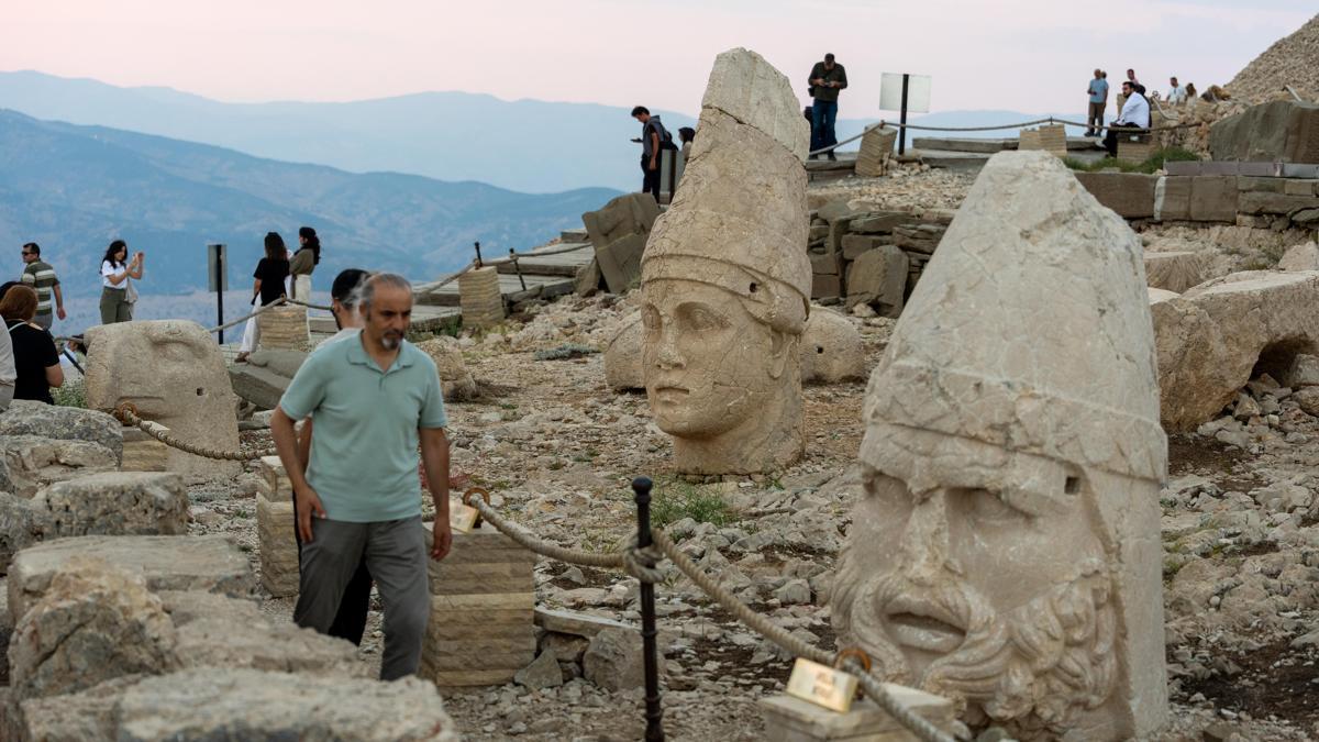 Nemrut Dağı'nda gün batımı yoğunluğu