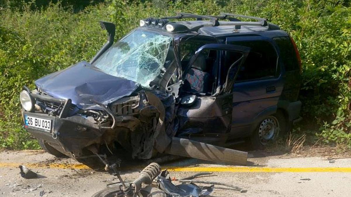 Minibüs ile hafif ticari araç çarpıştı kazada 1'i bebek 9 kişi yaralandı