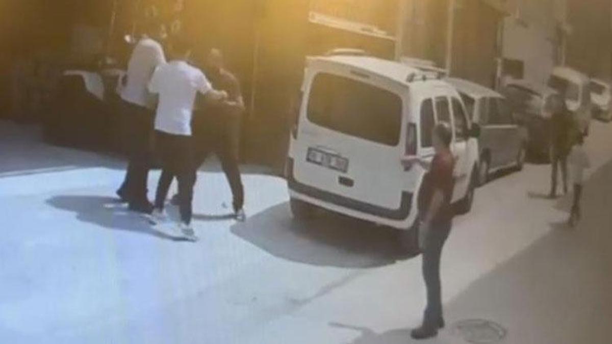 Akraba kavgası mahalleyi savaş alanına çevirdi: 1 kişi bıçaklandı, 6 kişi yaralandı