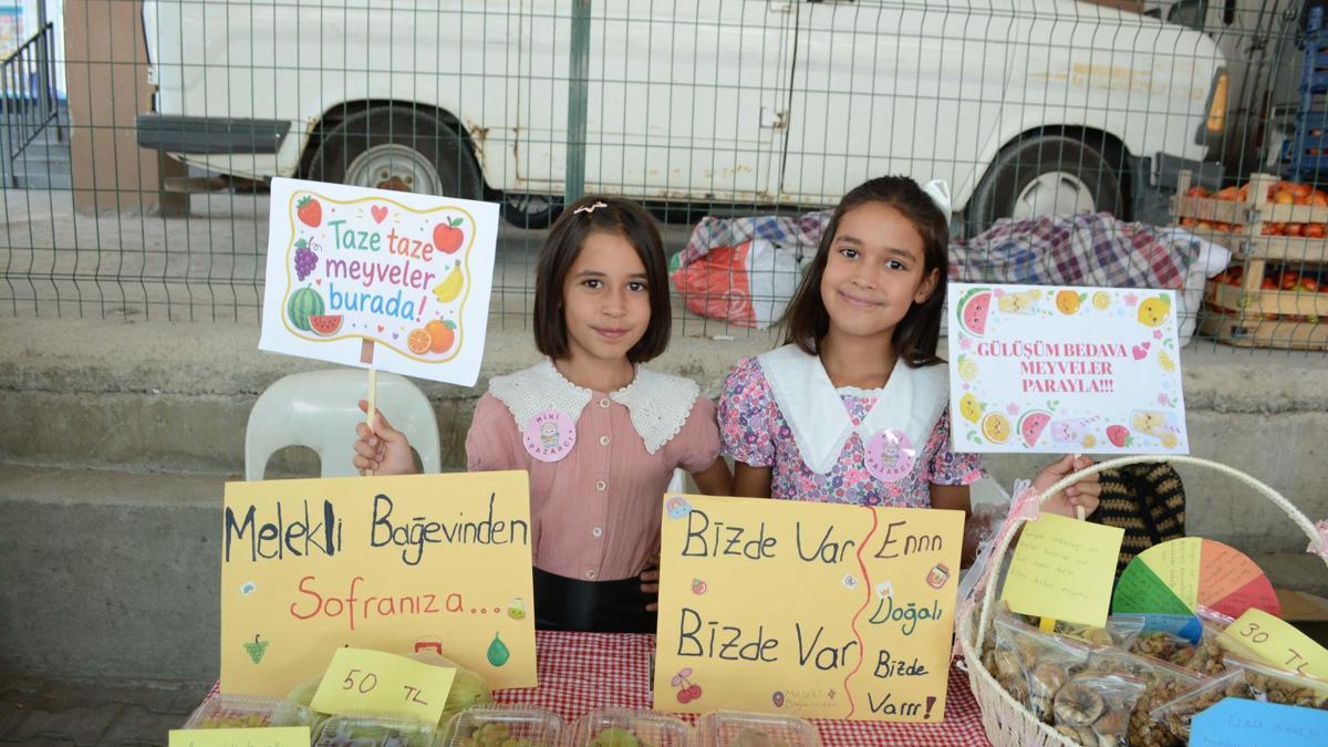Manisa'da çocuklar tezgah açıp, satış yaptı