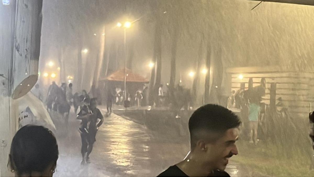 Antalya'da kavurucu sıcaklara kısa mola! Ağustosta yağmur sürprizi