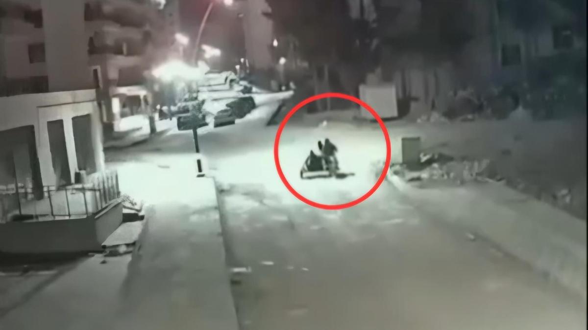 Motosikletli hırsızlar kamerada; 2 tutuklama