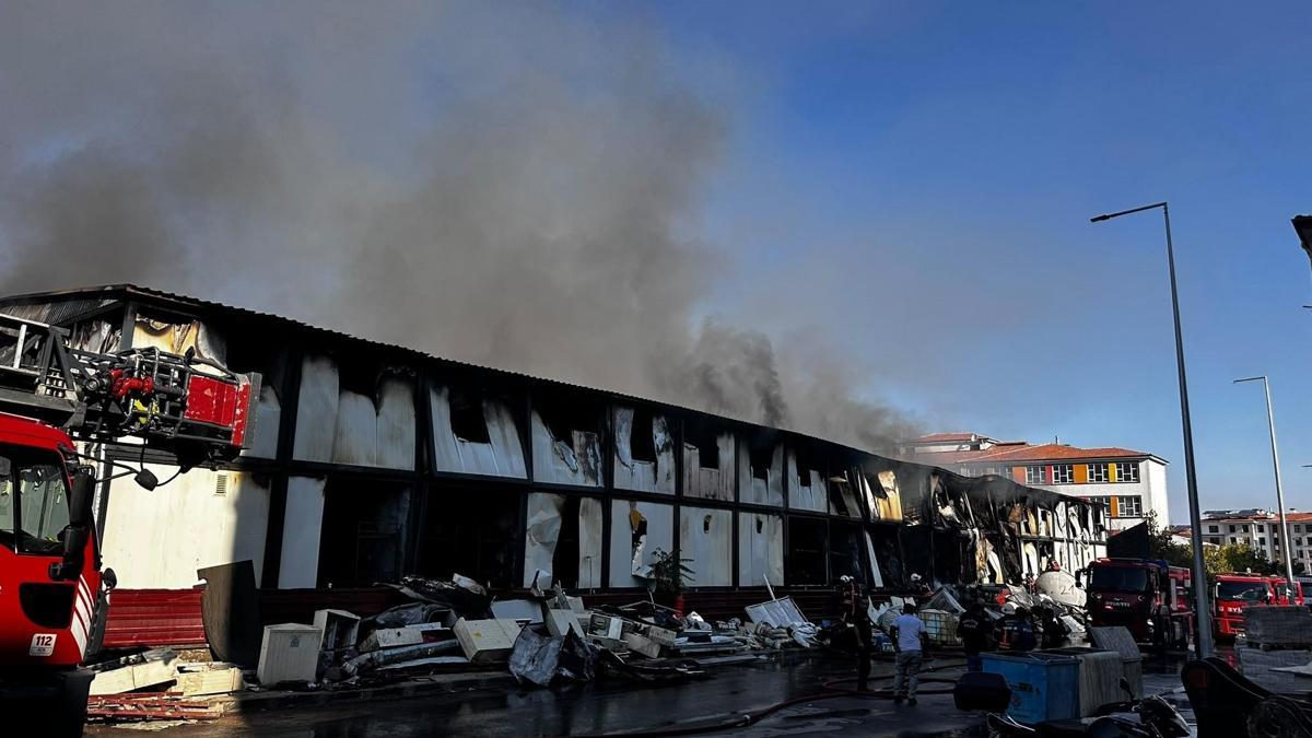 Malatya'da şantiyede işçilerin kaldığı konteynerde yangın (2)