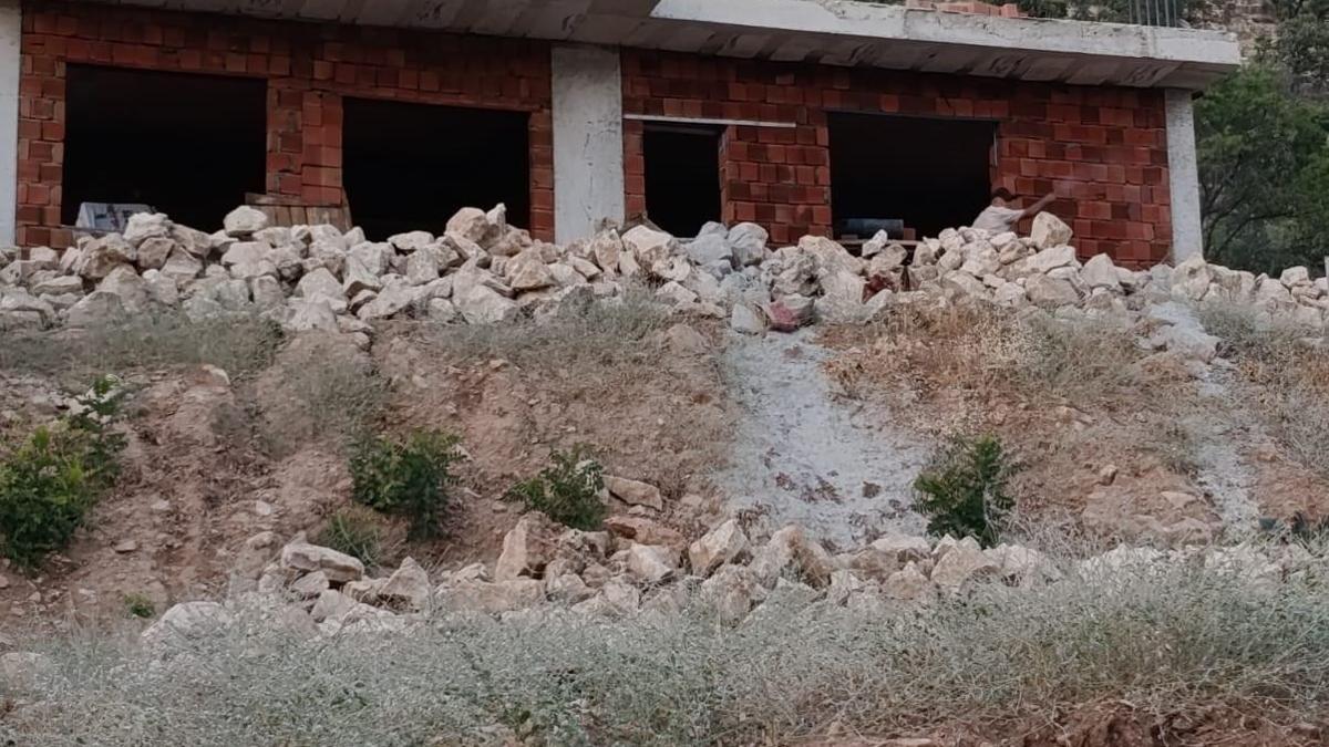 Gercüş’te iskeleden düşen inşaat ustası ağır yaralandı