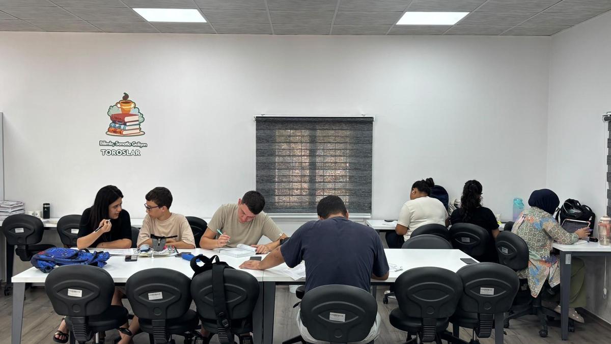 Toroslar Belediyesi okuma salonları gençlerin eğitim yolculuğuna destek oluyor