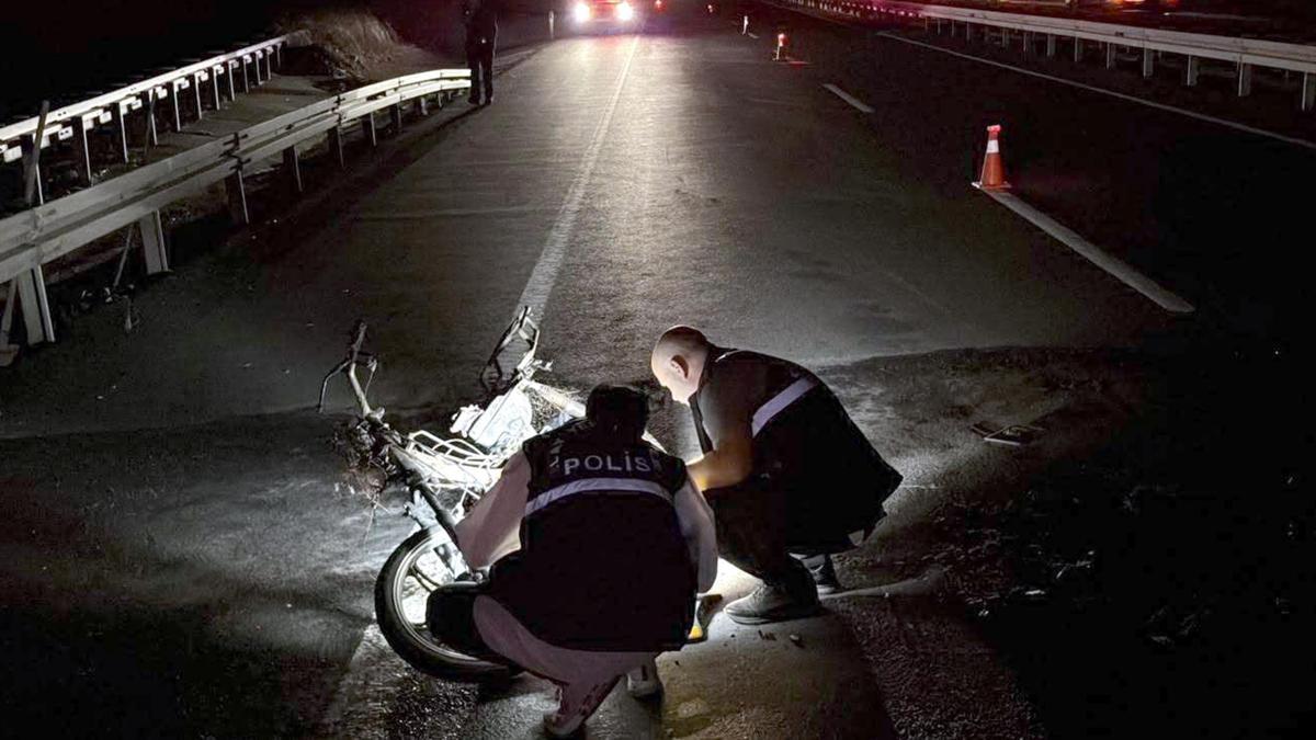 TIR'a çarpan motosikletin sürücüsü yaralandı