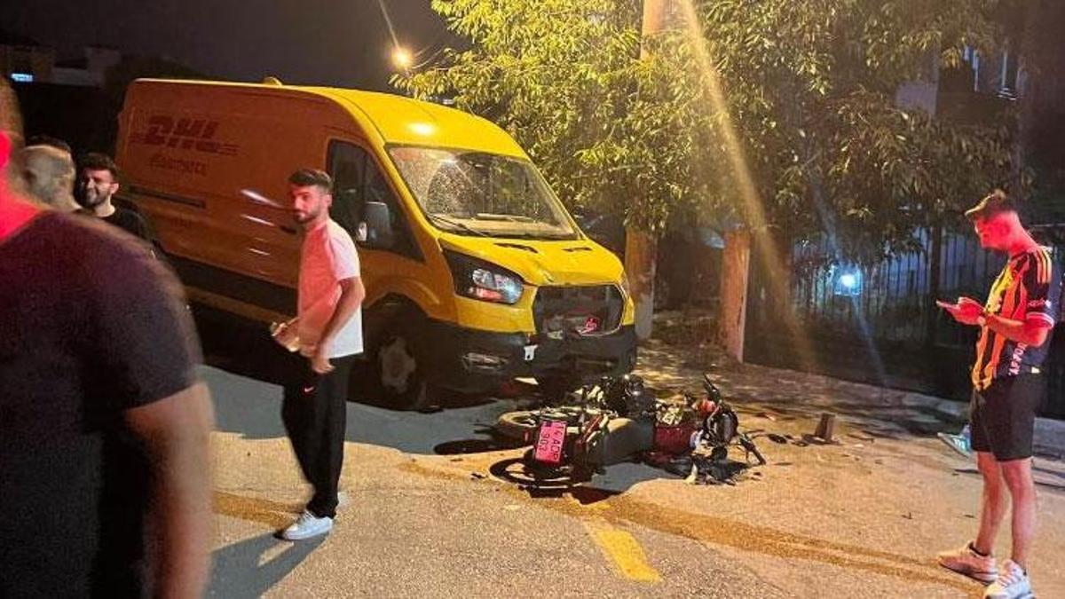 Motosiklet ile karşı yönden gelen panelvan kafa kafaya çarpıştı