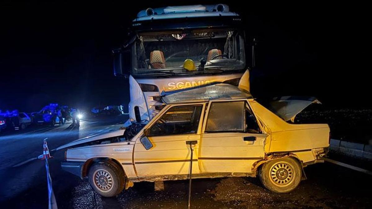 Tır ile otomobil çarpıştı! Otomobilin sürücüsü ve eşi hayatını kaybetti
