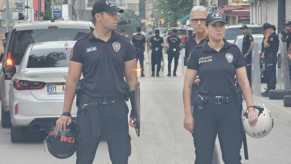 Alparslan Kuytul'un evinde polis arama yapıyor